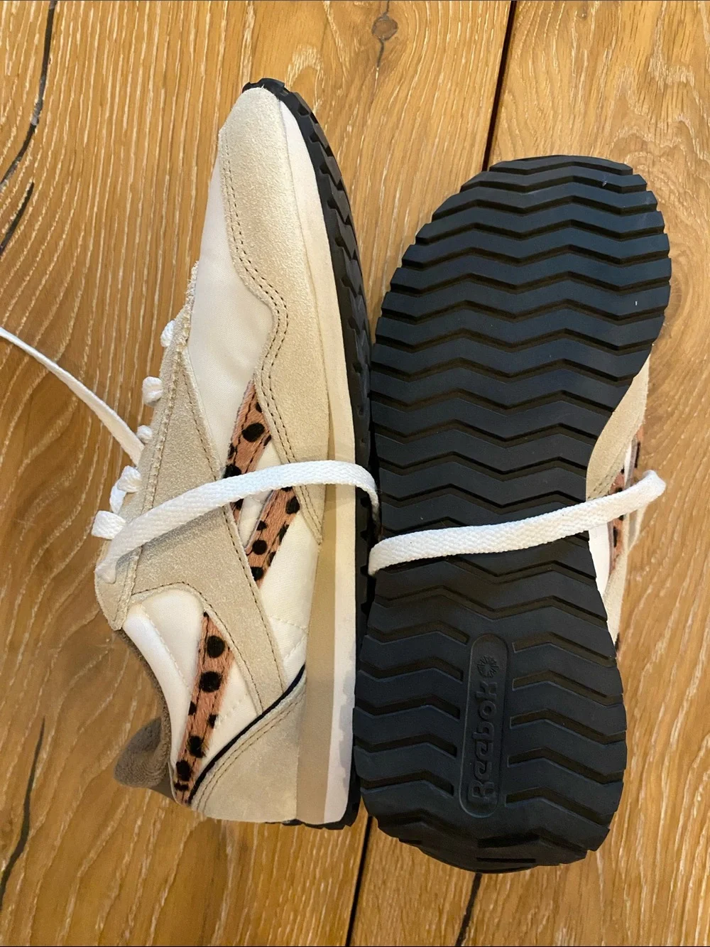 Reebok Women's White and Beige Low-Top Athletic Sneakers